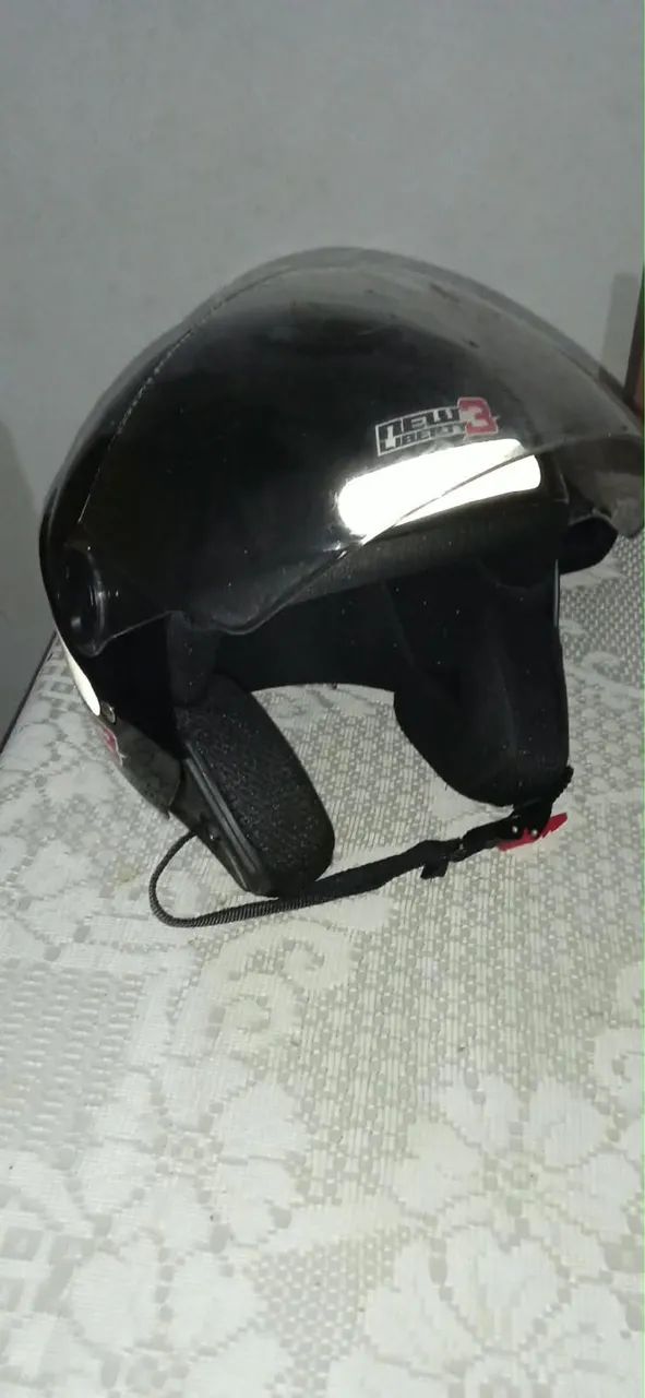 Capacete semi novo