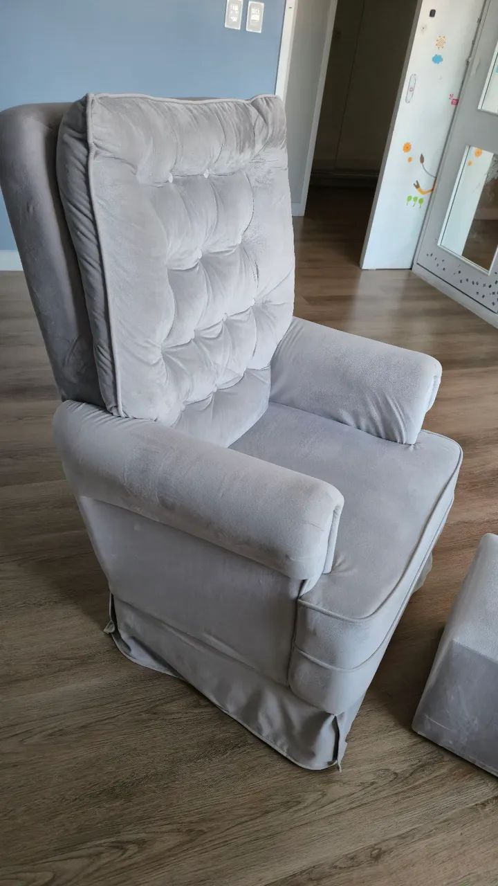 Poltrona de amamentação com puff Quarto Crescente - Foto 3