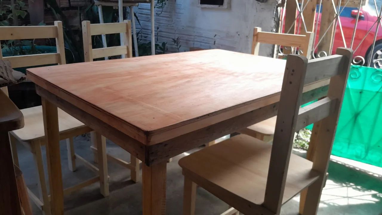 Mesa c/4cadeiras entrego 