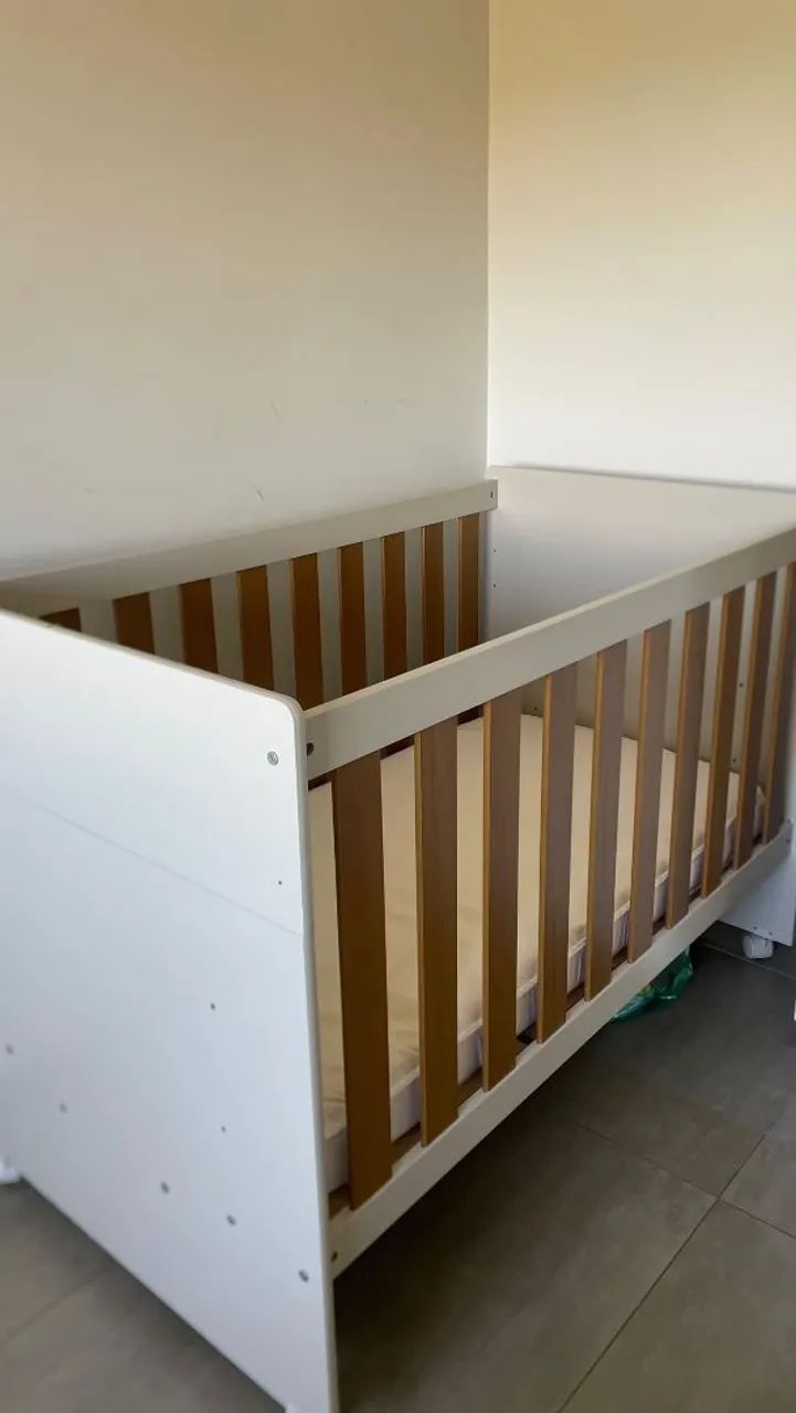 BERÇO QUE VIRA CAMA + COLCHÃO - R$ 400