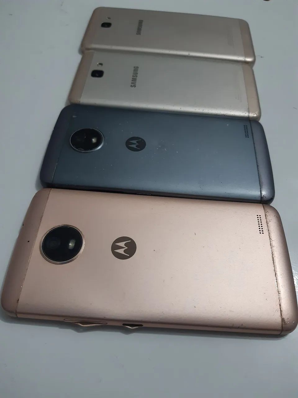 Vendo 4 Celulares Motorola e Samsung 