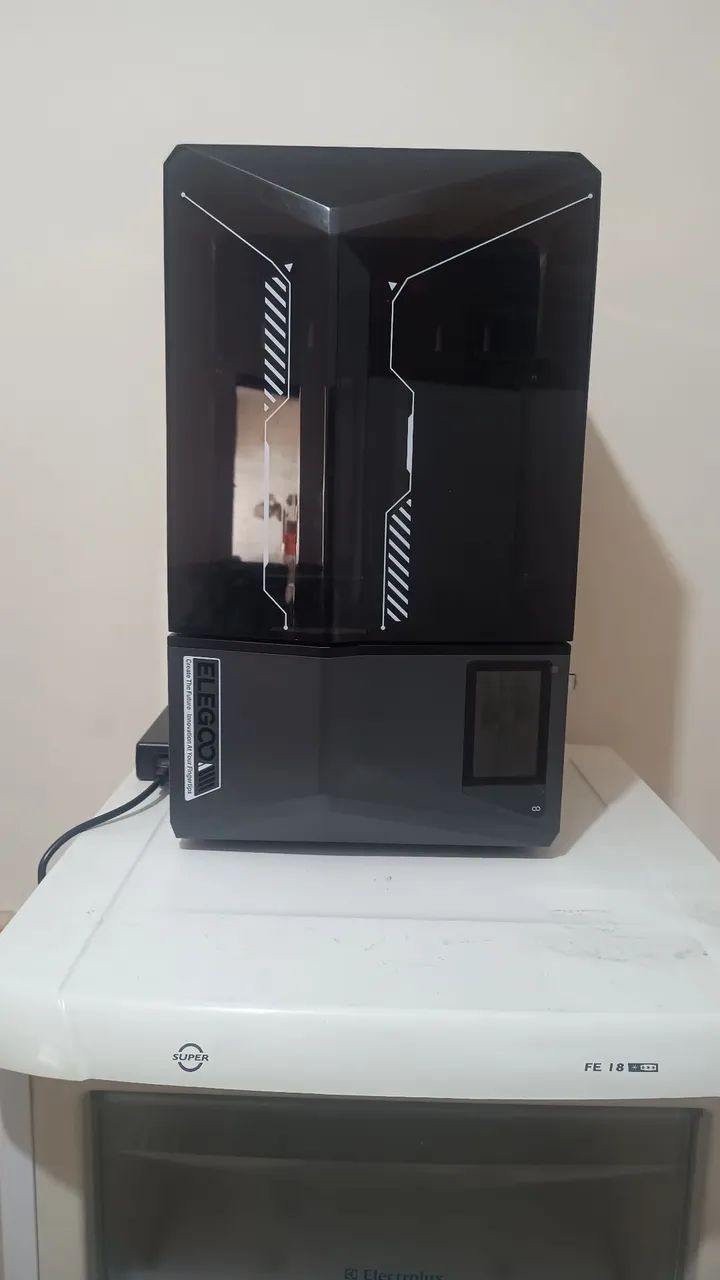 Impressora Elegoo Saturn 4 ultra pouco usada