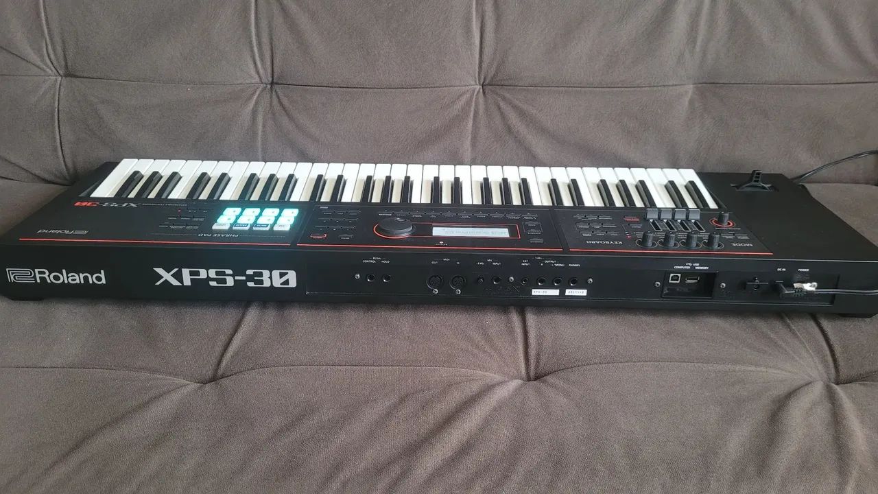 Vendo Teclado Sintetizador Roland XPS-30 - Instrumentos musicais