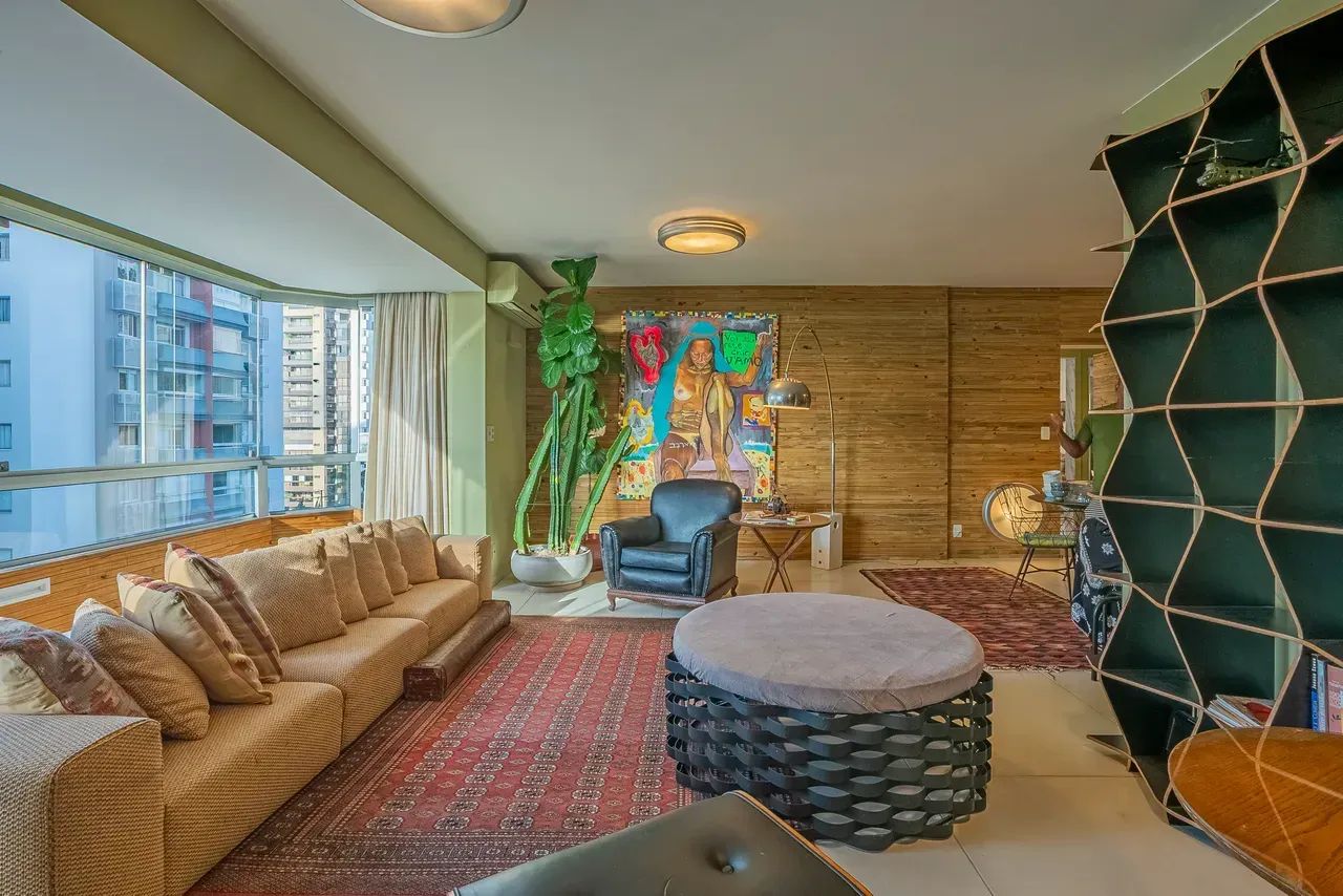 Apartamento com 5 Dormitórios no Centro  Conforto, Espaço e Localização Imbatível