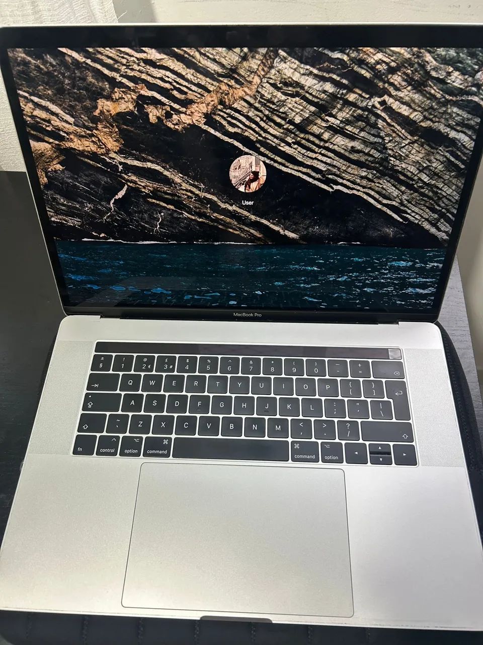 MacBook Pro (15-inch, 2019)-512GB - Foto 2