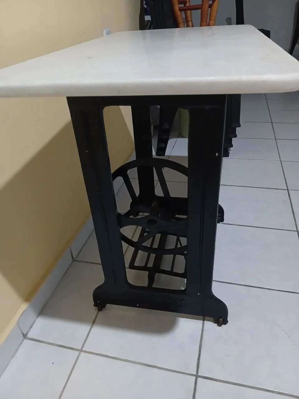 Aparador com base de mármore e pé de ferro - Foto 4