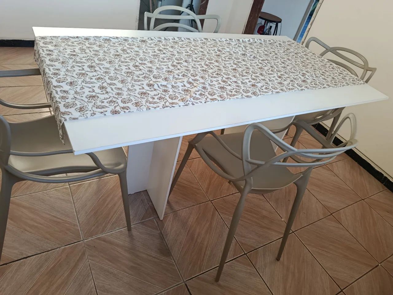 Mesa 6 lugares com 4 cadeiras  - Foto 3
