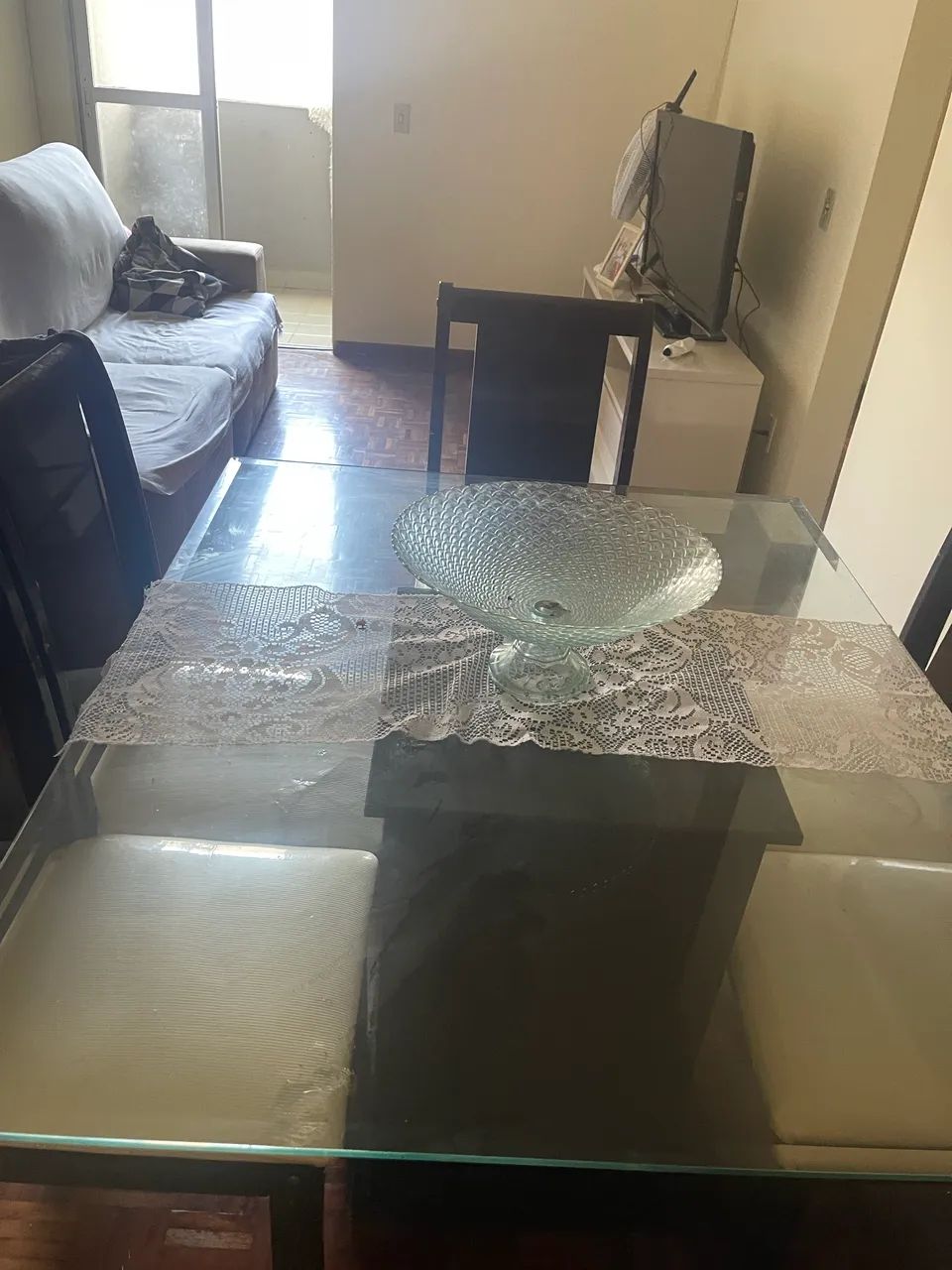 Mesa de vidro com 6 cadeiras 