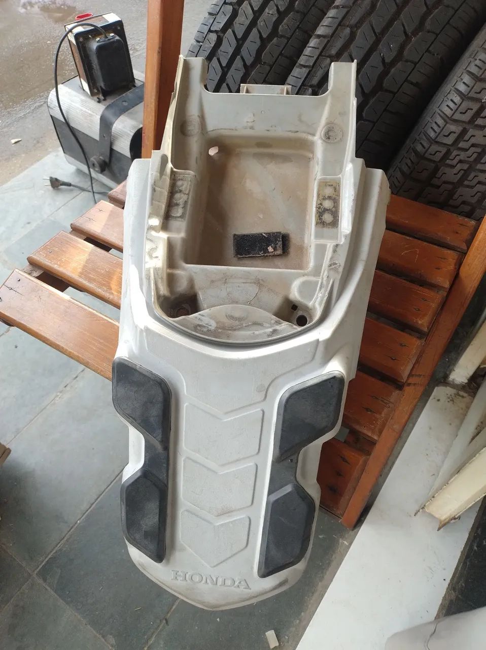 Carenagem rabeta traseira (bagageiro) da Honda Bros 160