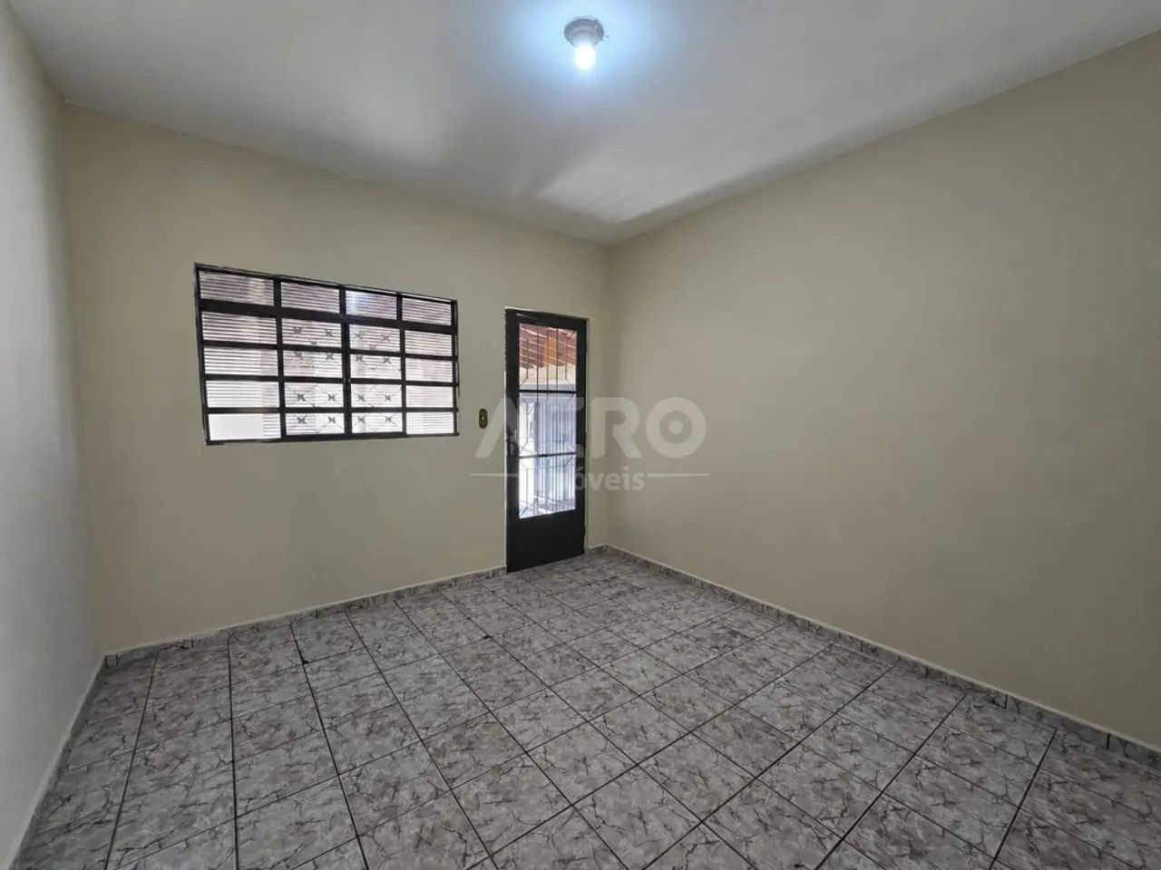 Casa de laje com 3 dormitórios sendo uma suíte - Foto 3