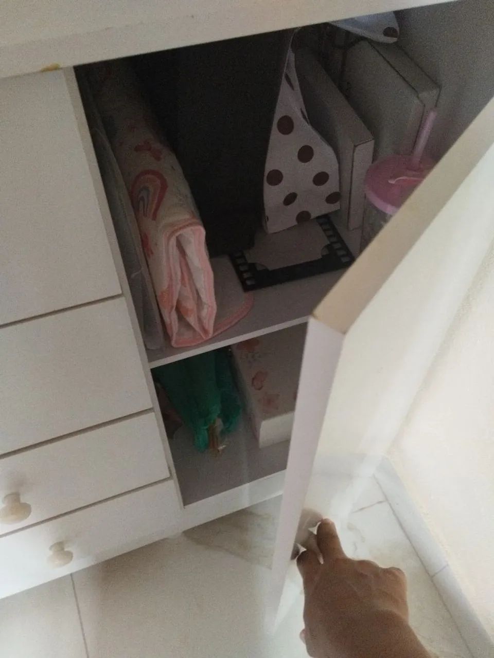 Cômoda 4 gavetas grandes e uma porta lateral  - Foto 2