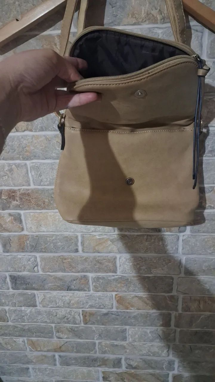 Bolsa bege em material sintetico nova e com compartimento secreto  - Foto 2