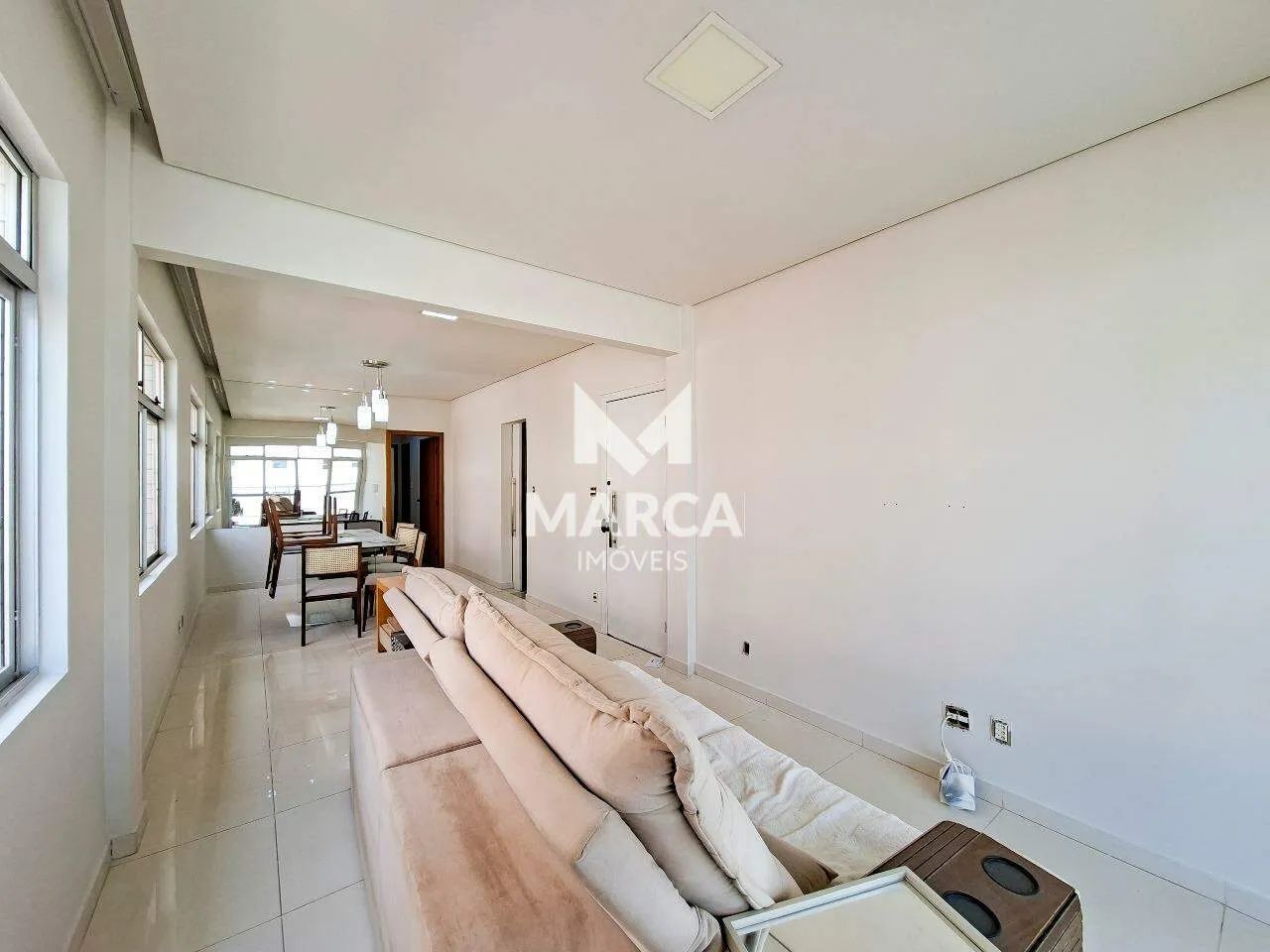 Cobertura Linear Mobiliada para Aluguel com 3 Quartos, Suíte, Varanda e Espaço Gourmet - Foto 2