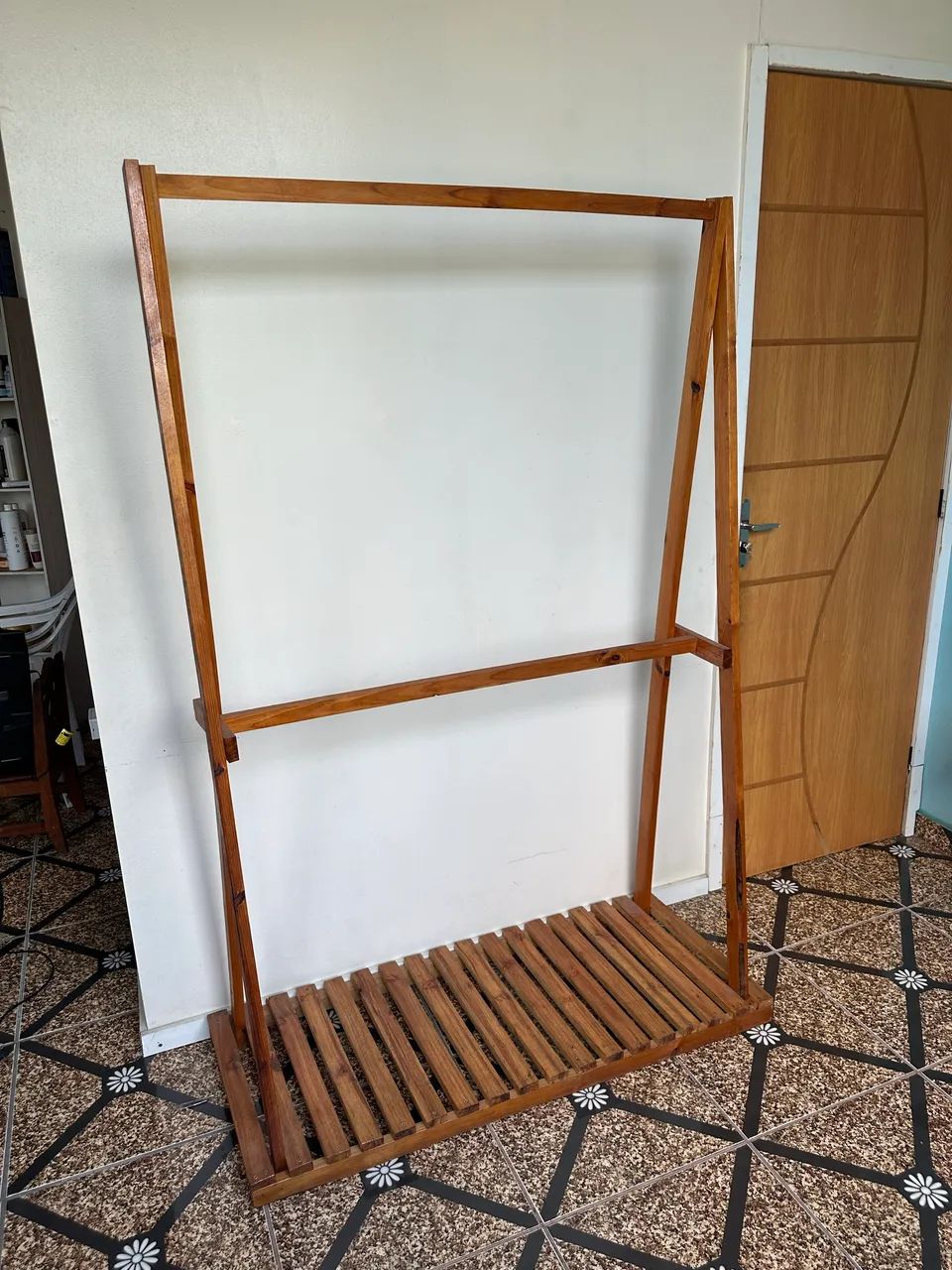 Arara para roupa de madeira - Foto 4
