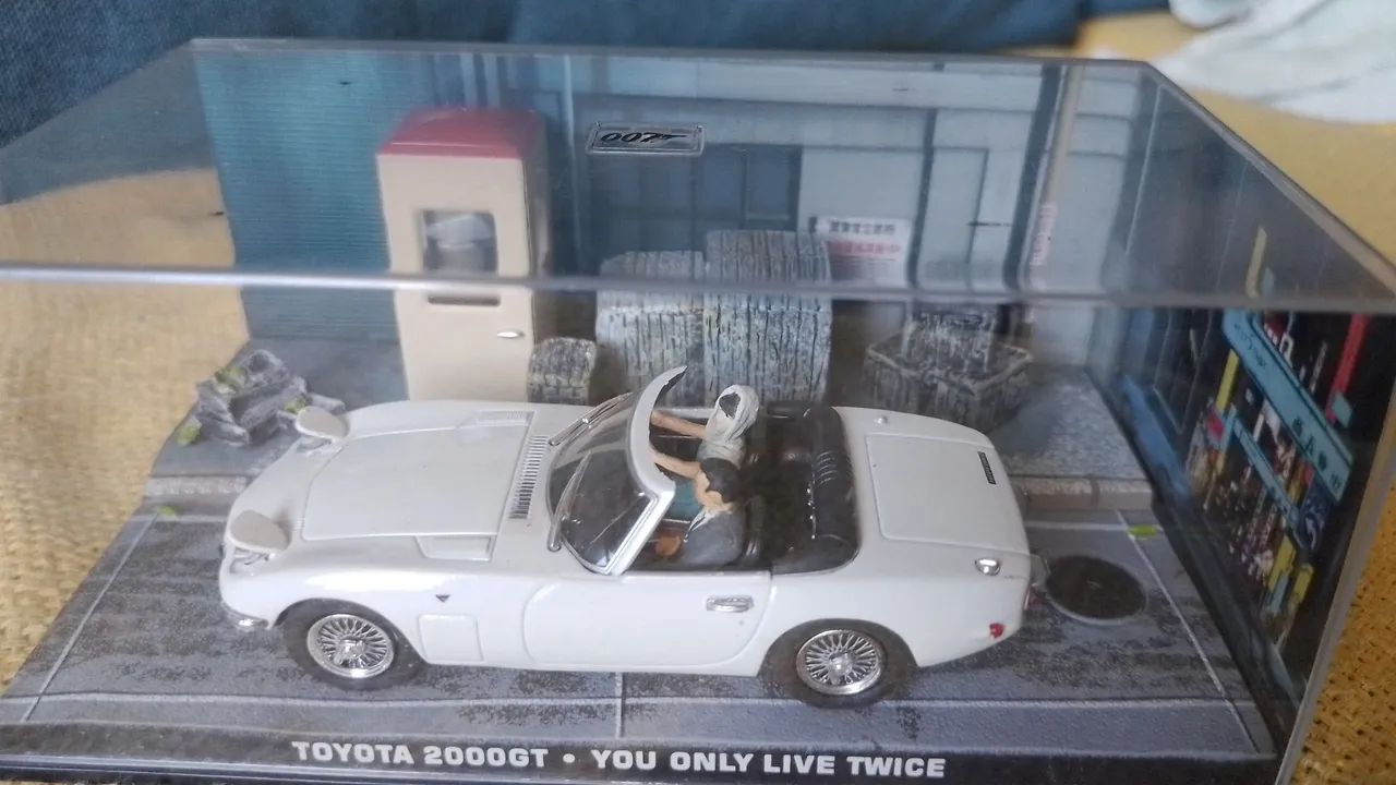 DIORAMA 007