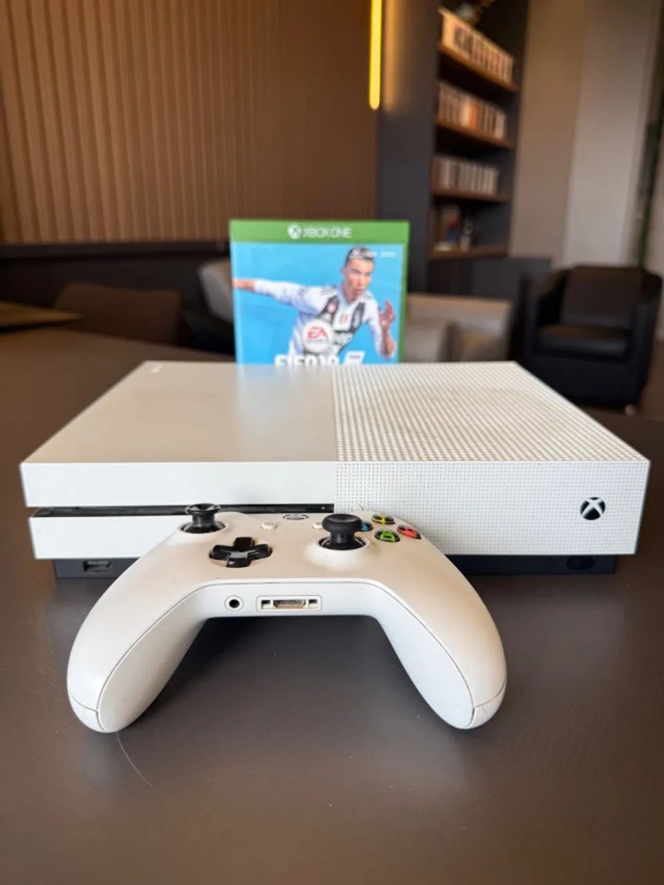 GAME XBOX ONE S DE 500GB - COM JOGO - Foto 4