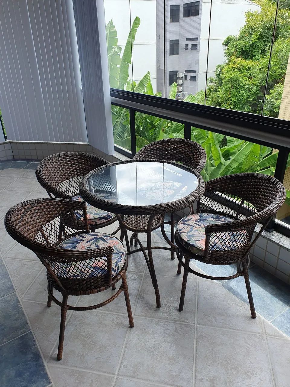 Conjunto de Mesa e 4 Cadeiras de Varanda - Foto 3