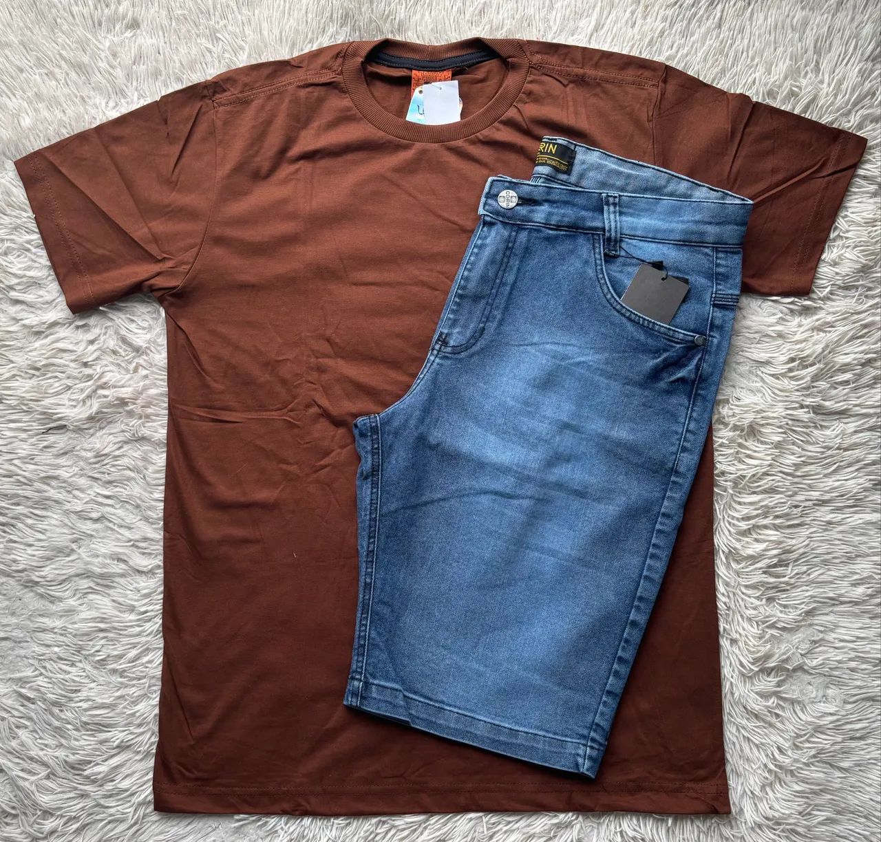 Kit Camisa Básica e Bermuda Jeans 