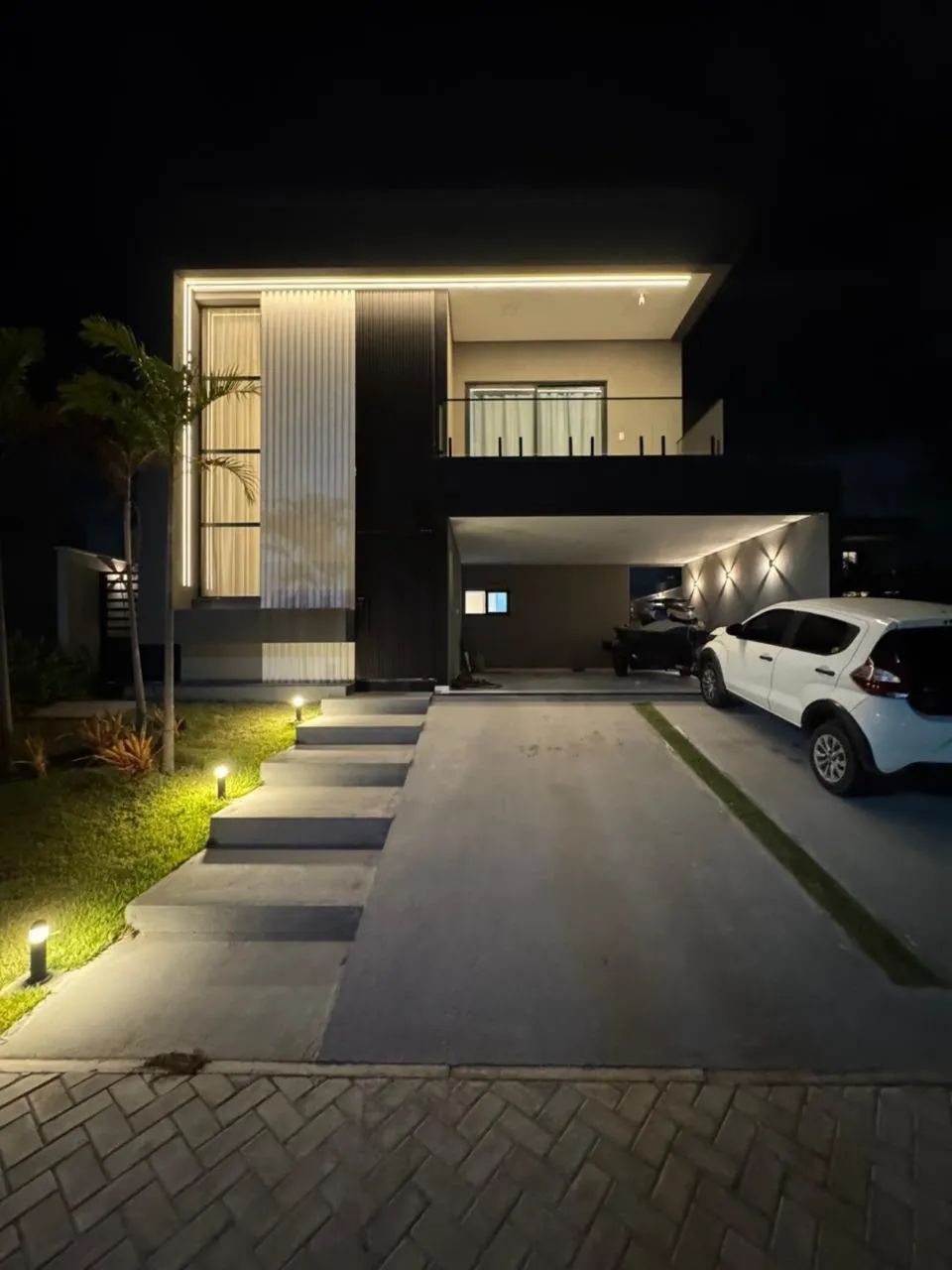 Casa para locação no Alphaville Terras | 4 suítes, projetada e com energia solar