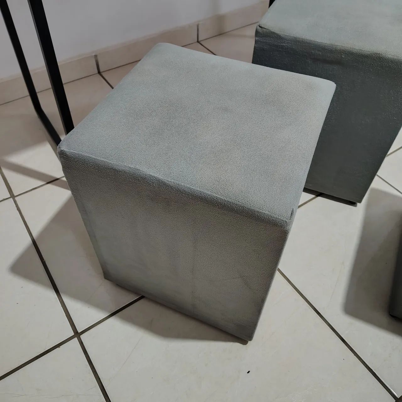 Vendo 3 Puffs Cinza - Foto 2