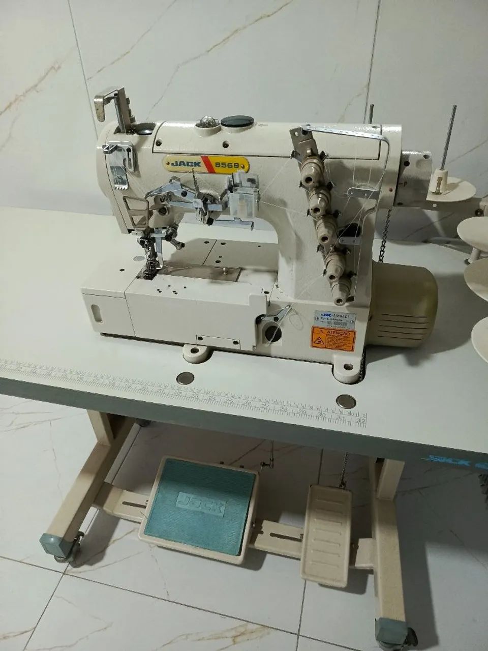MÁQUINA DE COSTURA COLARETE DIRECT DRIVE 