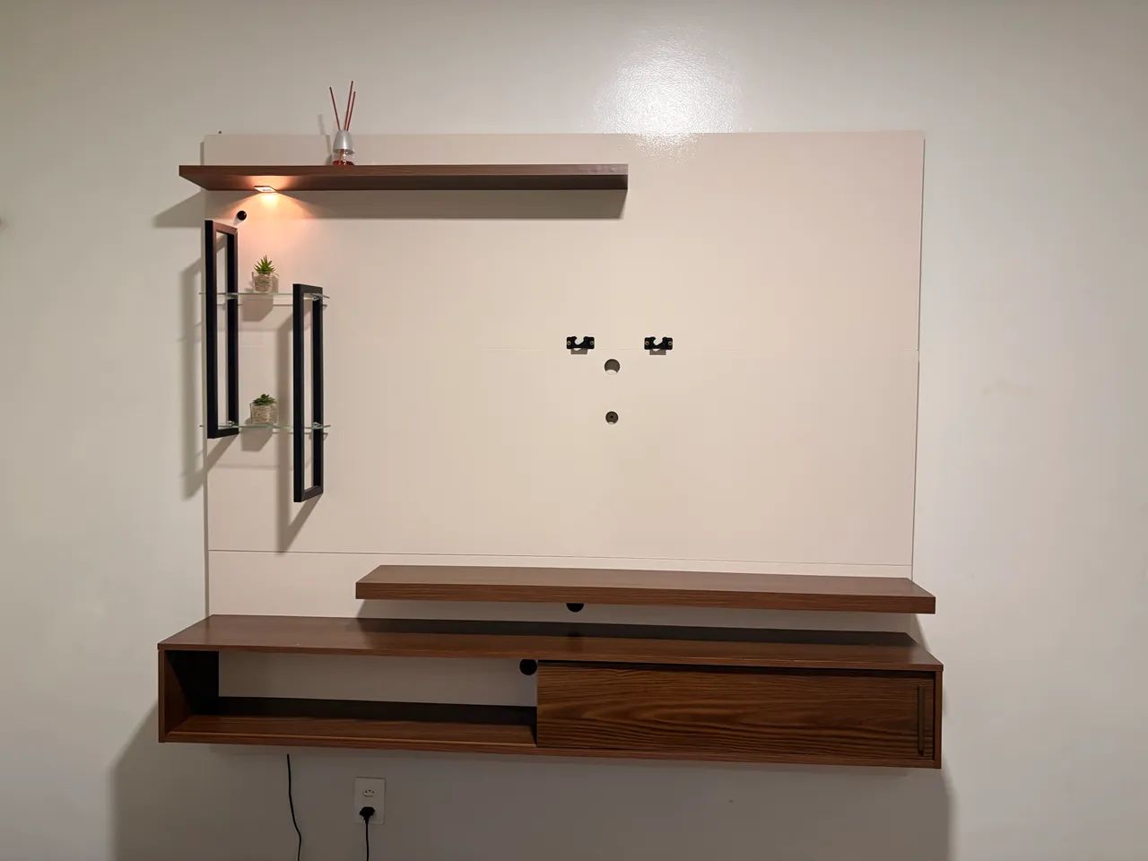 Painel de TV moderno com LED - Foto 4