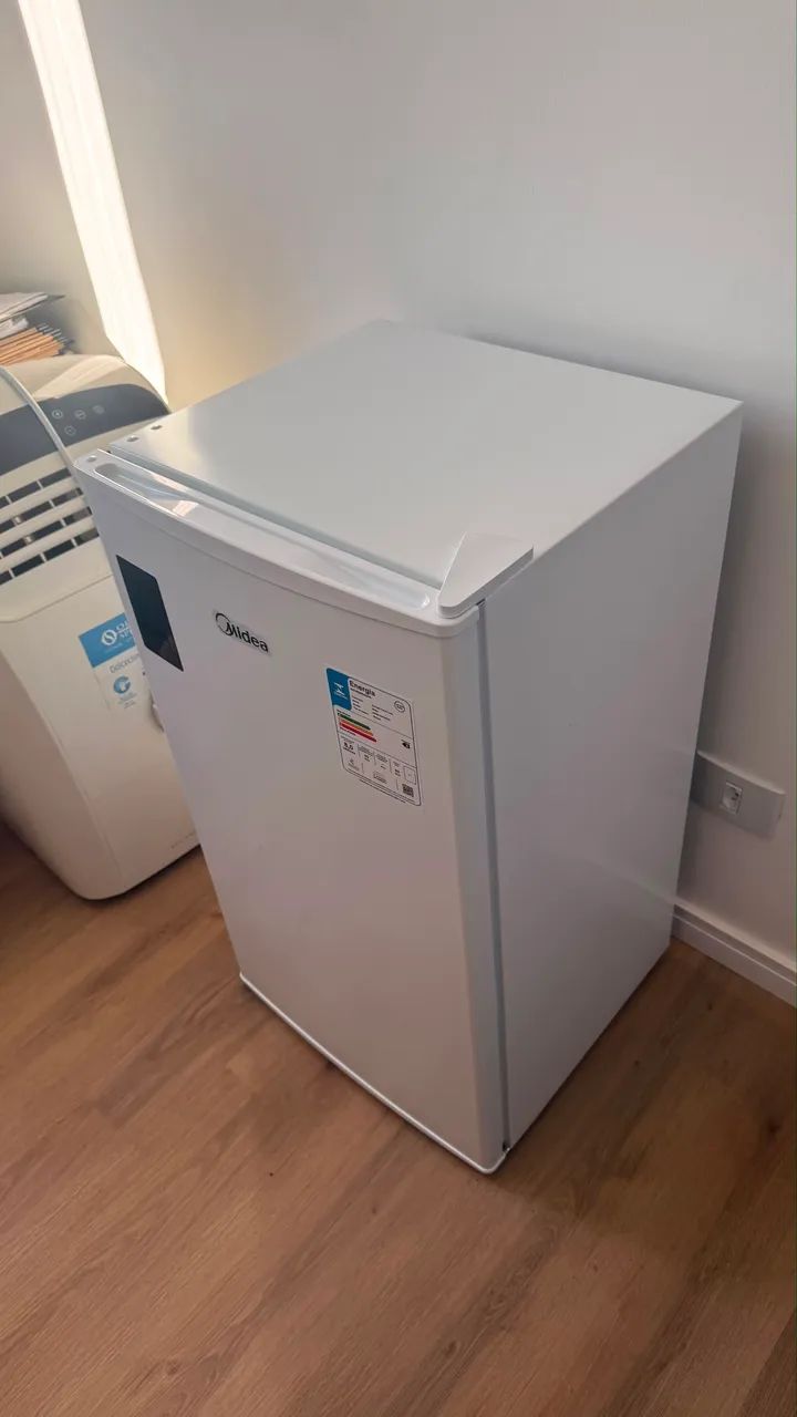 Frigobar midea 93L branco bivolt 