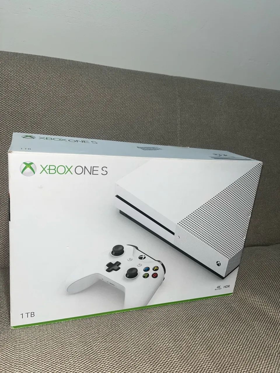 Xbox One S 1 TERA + dois controles  - Foto 3