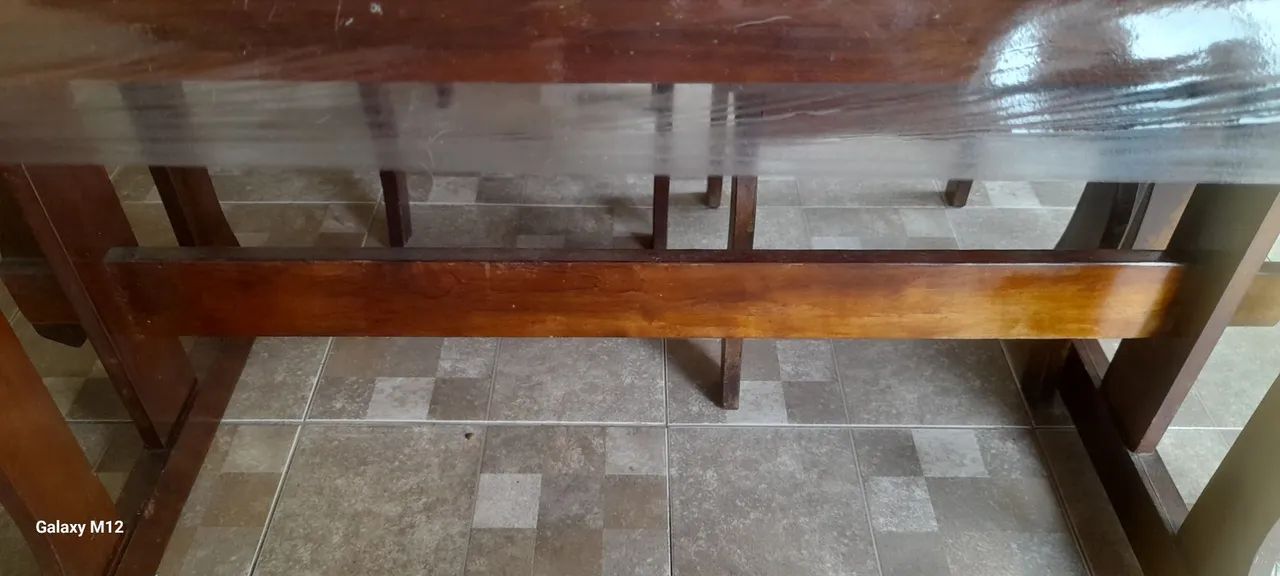 Mesa de madeira maciça Retangular de 6 lugares. - Foto 2