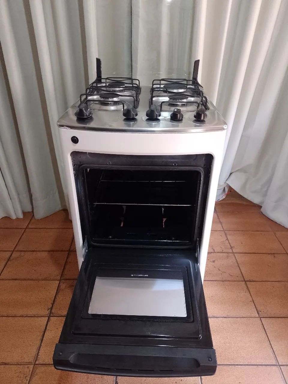 Fogão 04 bocas, funcionando perfeitamente, acendimento eletrico,marca Consul  - Foto 5