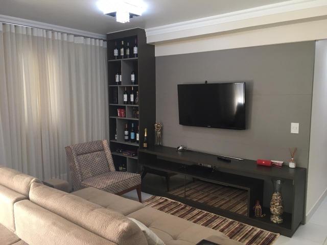 Lindo apartamento no Ed. Harmonia - Semi mobiliado, anda alto, sol da manhã, 2 vagas - Foto 4