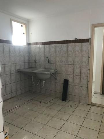 Excelente apartamento amplo,varanda, dependência completa - Foto 18
