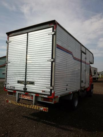Mb 710 2000 c/baú 4,70mt - Foto 4