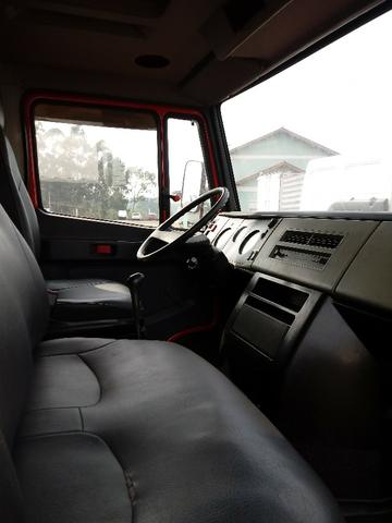 Mb 710 2000 c/baú 4,70mt - Foto 5