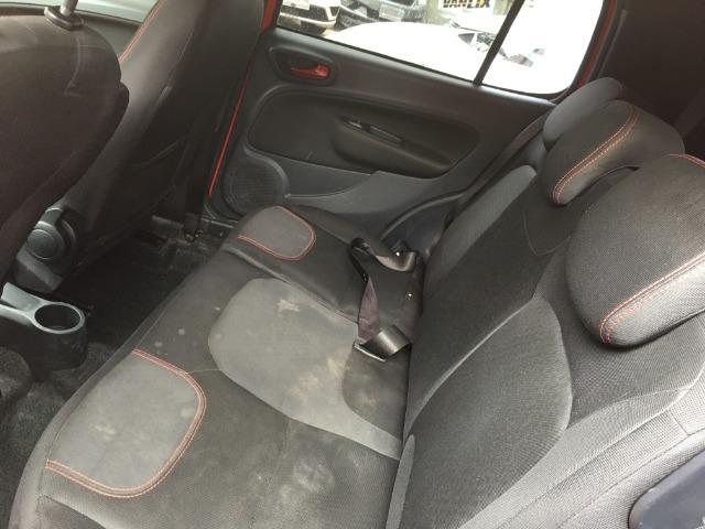Fiat Uno 1.4 Evo Sporting 8v Flex 4 portas Automatizado vermelho 2015 - Foto 9