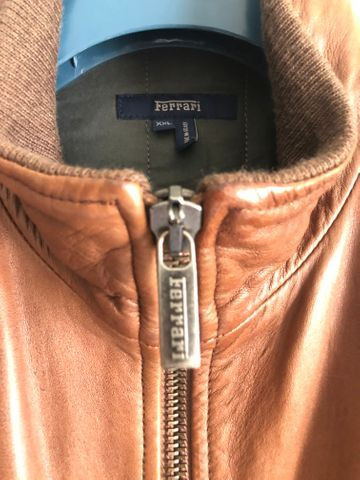jaqueta ferrari couro