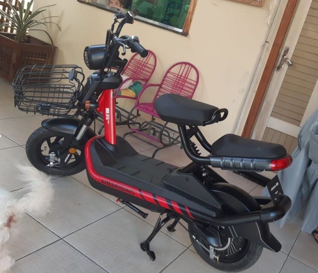 SCOOTER ELETRICA POUCO USADA.