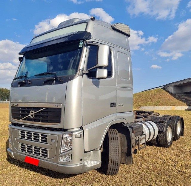 VOLVO FH- 440 6X2 2010/10 GLOBETROTTER- PRATA FILÉ.