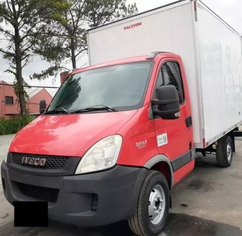 IVECO DAILY 35S14 COM BAÚ ANO 2013