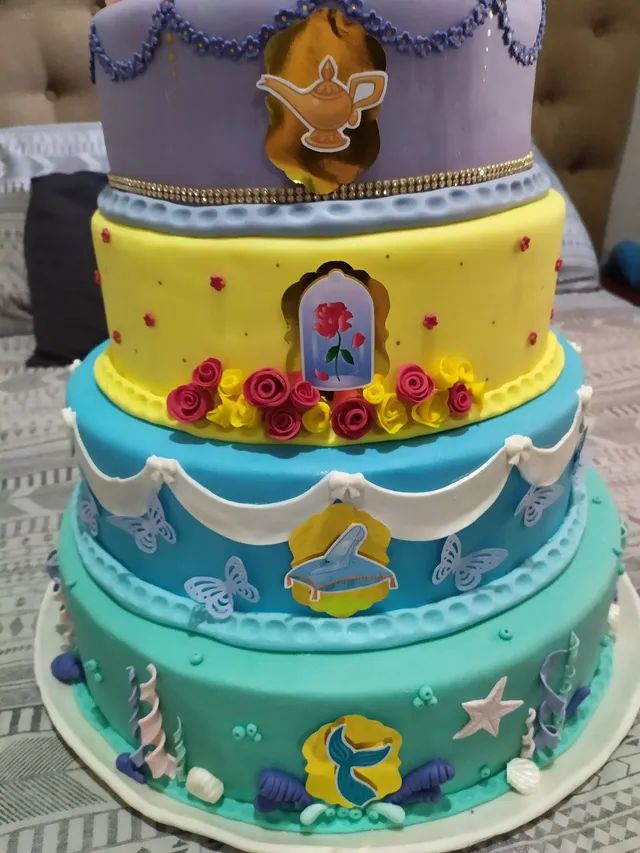 Maquete de bolo Princesas- Bisquit - Outros itens para comércio e
