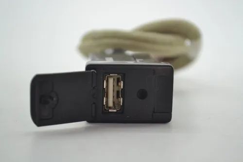 Entrada Usb Toyota Yaris 2018 2019 Original - Foto 2