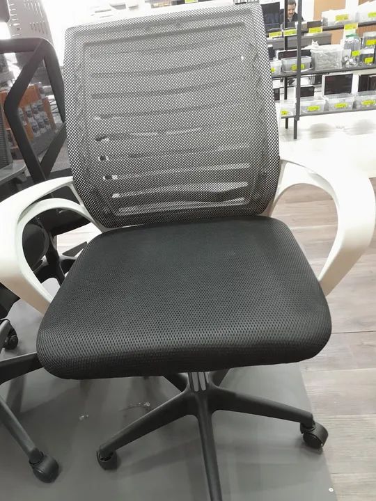 produto zerado - cadeira escritório ou estudo com rodinhas