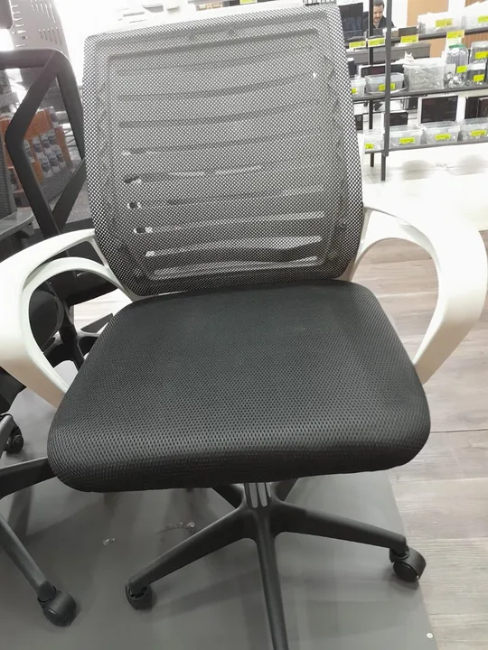 produto zerado - cadeira escritório ou estudo com rodinhas