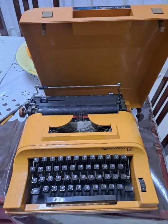 Máquina de escrever portátil Sperry Remington 12 - Foto 3