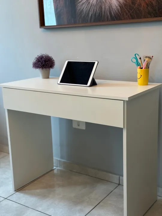 Mesa de Escritório Branca com Gaveta