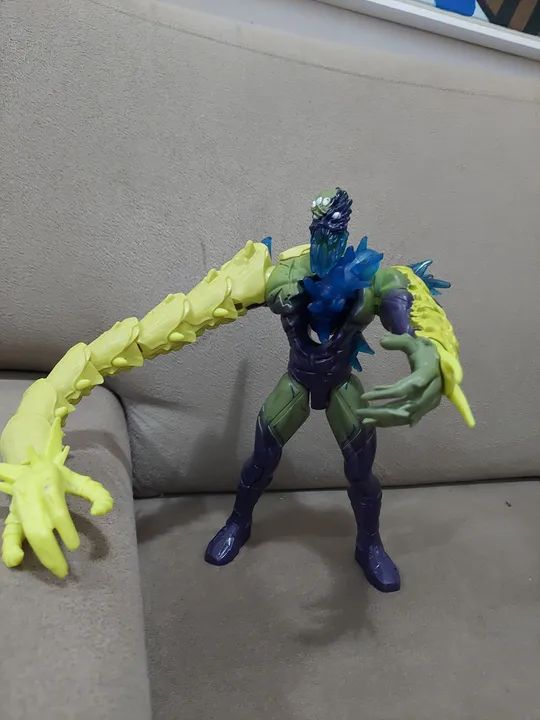 Max Steel Terreno Radical Extroyer Mega Larva - Mattel - Foto 4