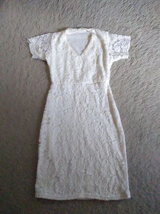 Vestido Branco de renda.