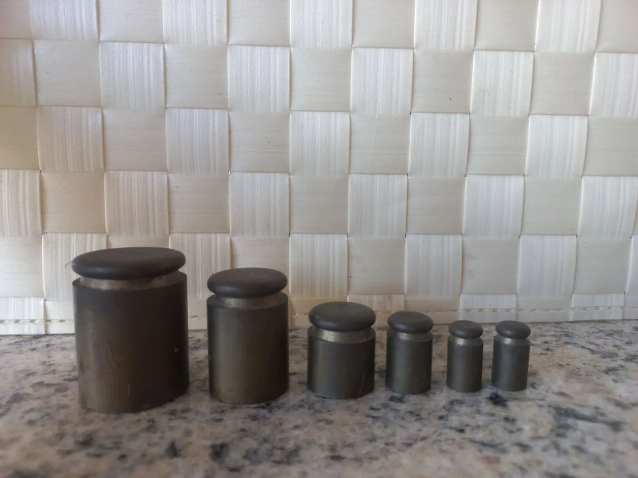 Jogo de Pesos de Latão Antigo - Decoração Vintage - Foto 3
