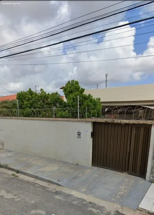Casa para Venda em Fortaleza, Parquelândia, 3 dormitórios, 1 suíte, 2 banheiros, 5 vagas