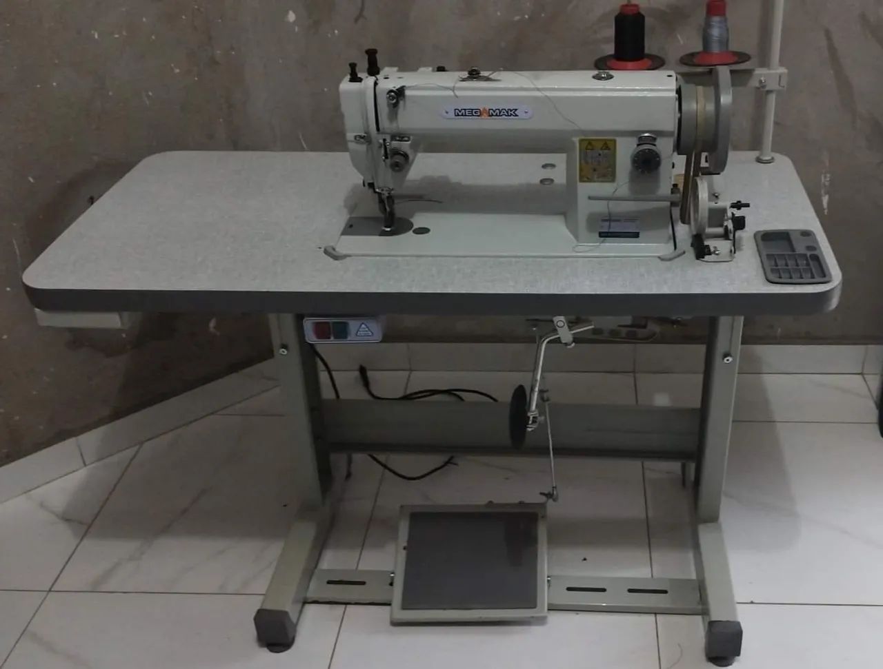 Máquina de costura Reta transporte triplo lançadeira _ ÷ NO CARTÃO - Foto 3